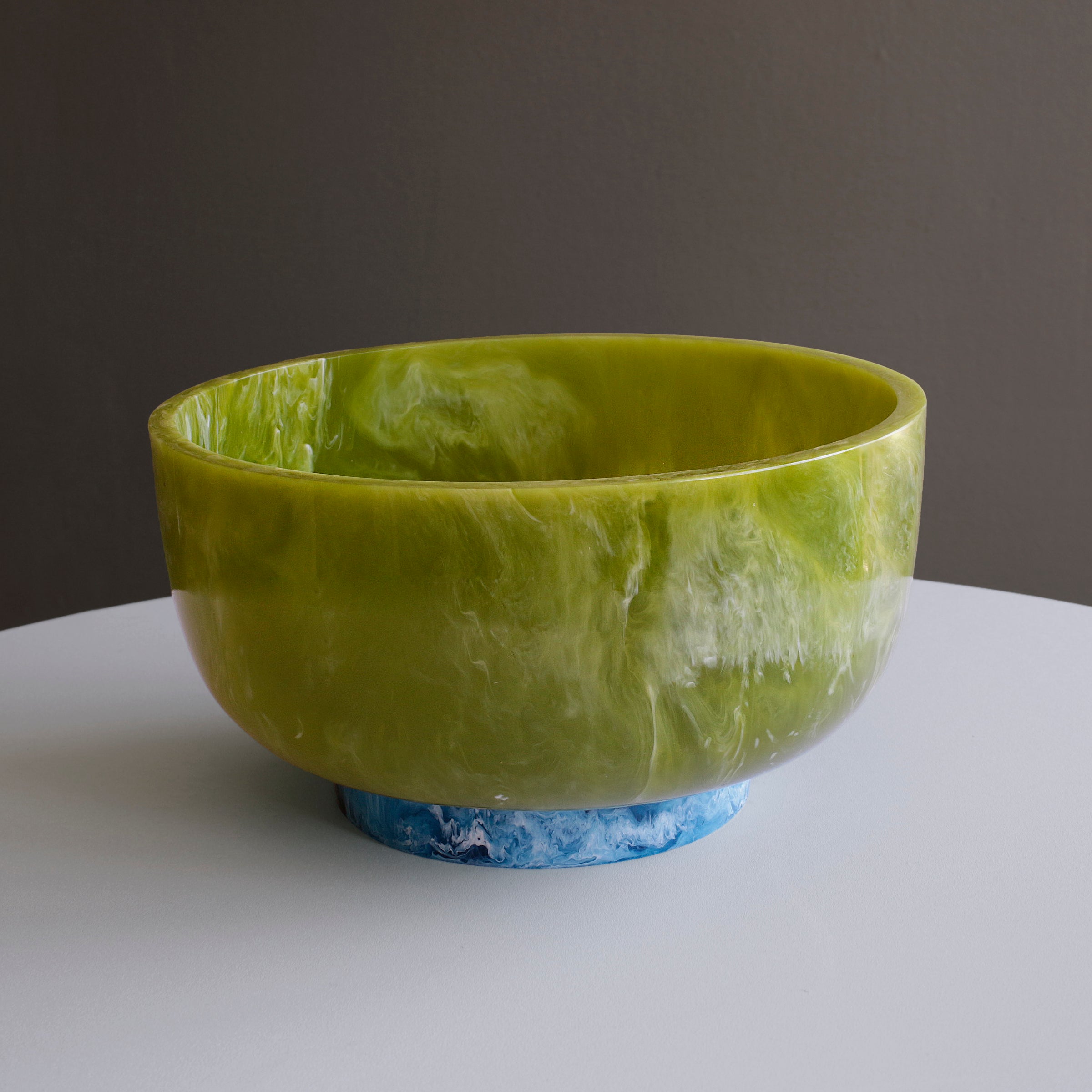 3021_cbfb709c-295a-4352-b5df-68680c8b5d33 RESIN Rio Large Bowl with Base (Green and Blue) - Image 1