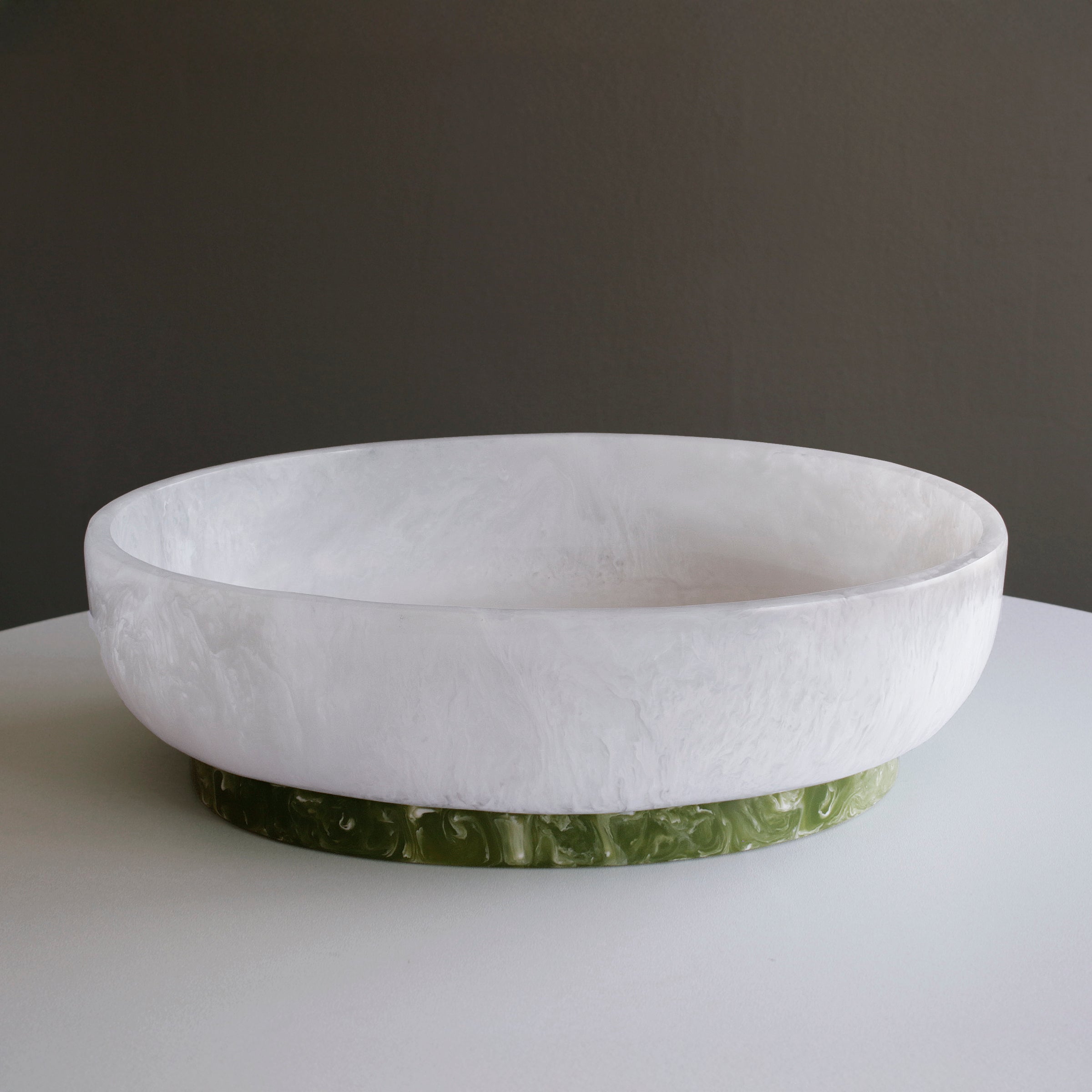 3028_3f4f0993-d21d-4ed4-ad29-445a273d67f8 RESIN Rio Large Oval Bowl with Base (White and Green) - Image 1
