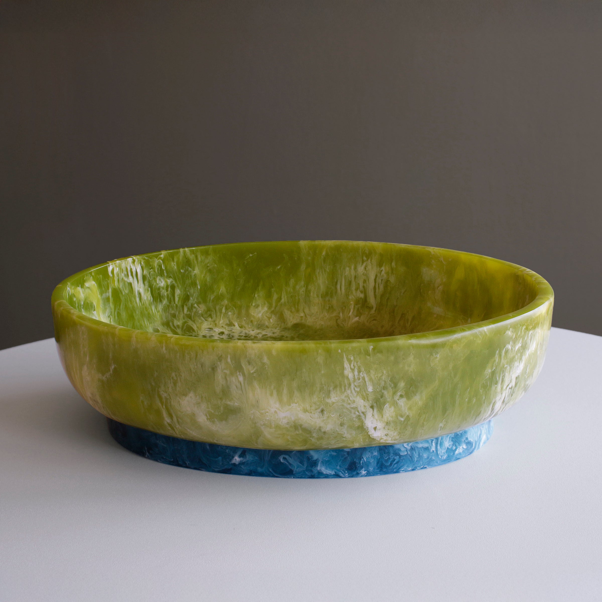 3029_d6a1911b-c561-46f7-b9fe-ce18c7de0f1b RESIN Rio Large Oval Bowl with Base (Green and Blue) - Image 1