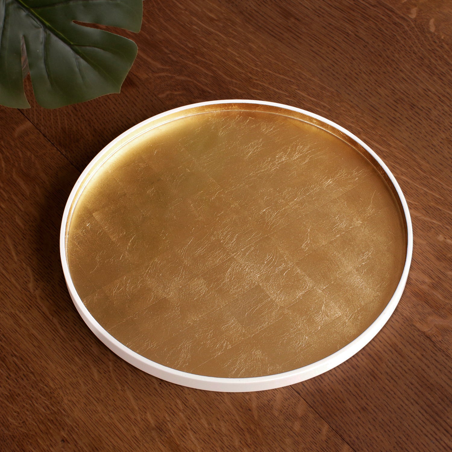 3238_2ffd6dc5-c62f-4012-83d5-fedd8864b1b1 INDOCHINE Round Lacquered Tray White and Gold - Image 1