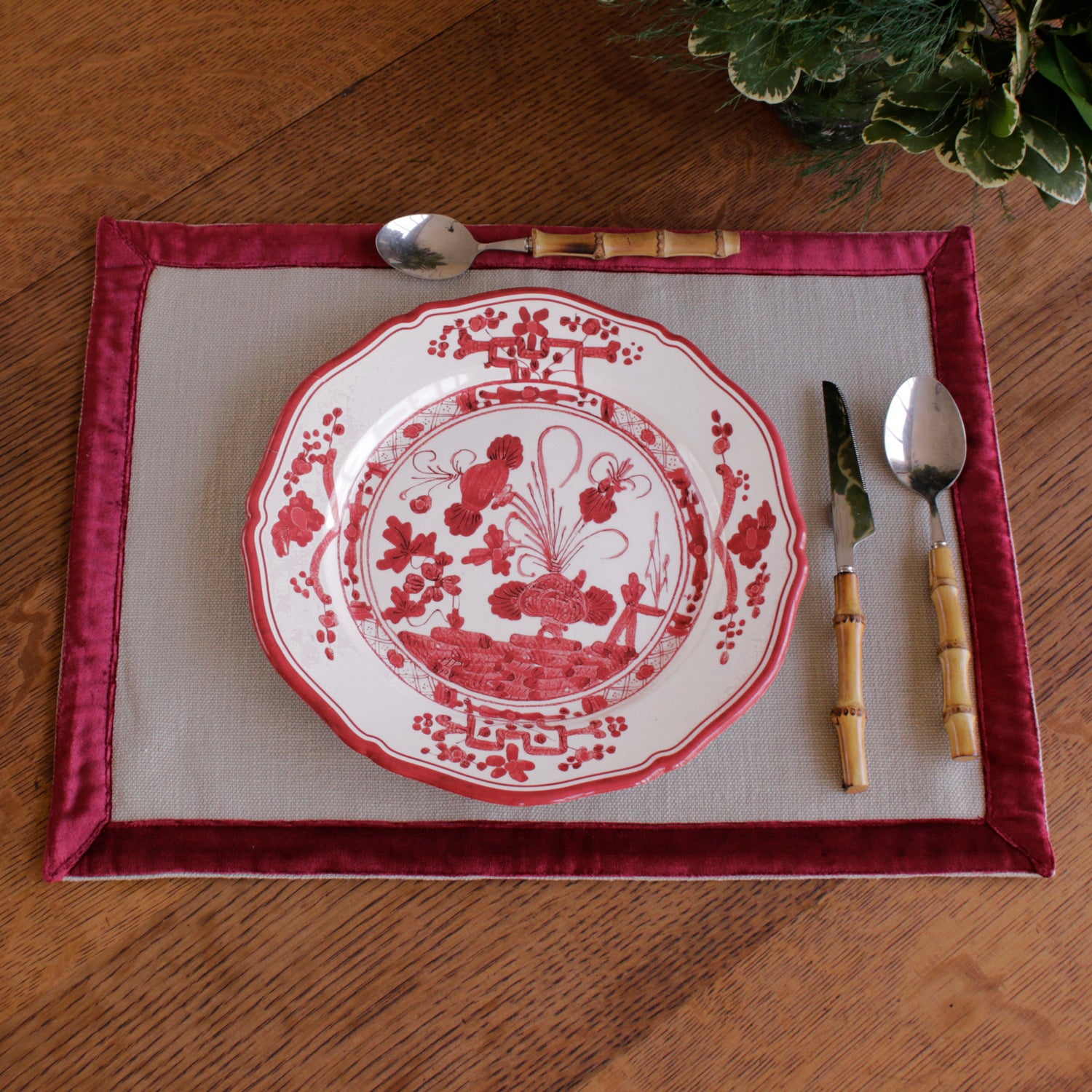 3290 VIDA Faenza 9" Salad Plate Set of 4 White and Red - Image 1