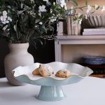 ENCANTO Carola Pedestal Cake Plate (Slate and White)