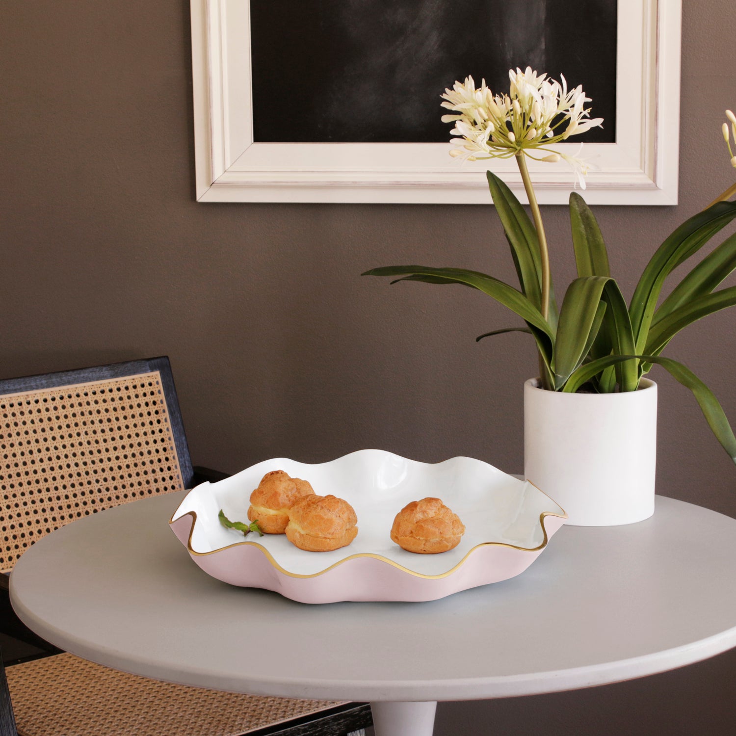8862_2 ENCANTO Carola Large Round Platter (Camellia and White) - Image 1